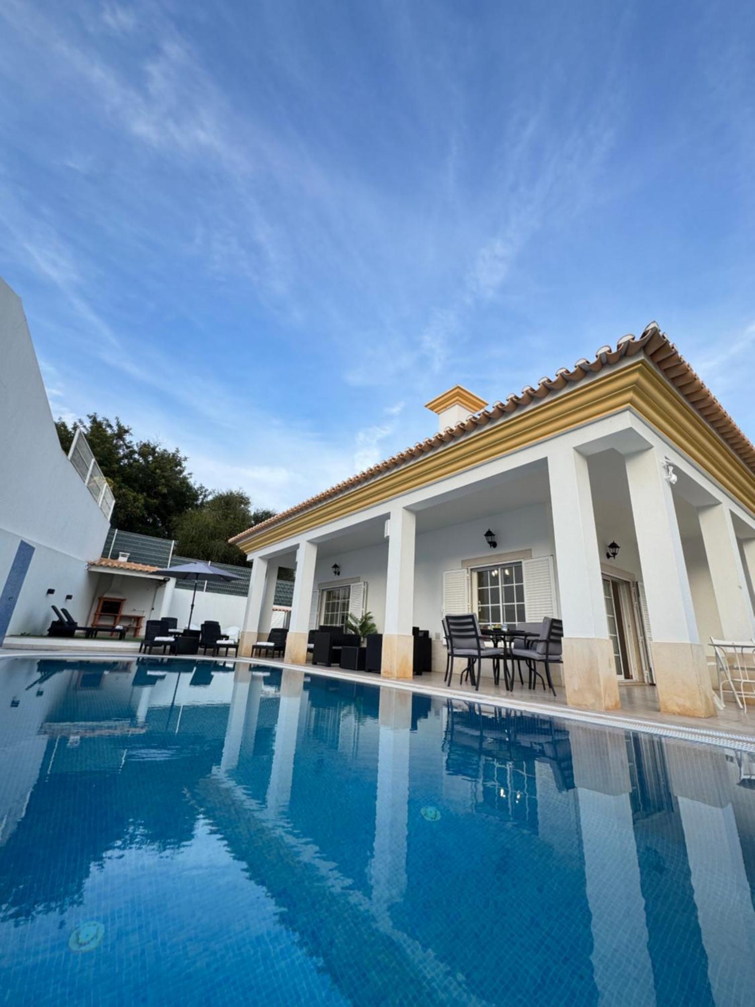 Villa Bonita Guesthouse Albufeira Old Town Luaran gambar