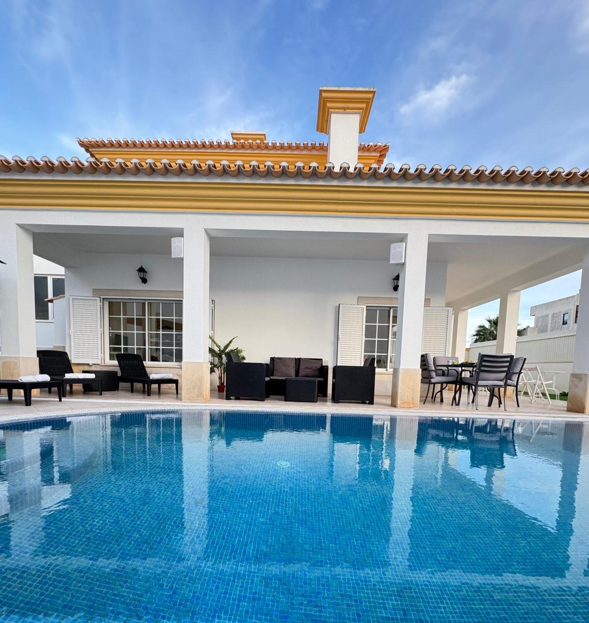 Villa Bonita Guesthouse Albufeira Old Town Luaran gambar